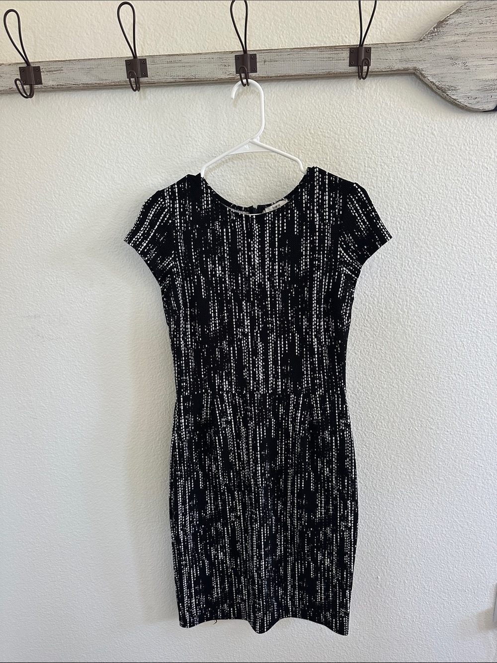 Bar III Black & White Short-Sleeve Sheath Dress